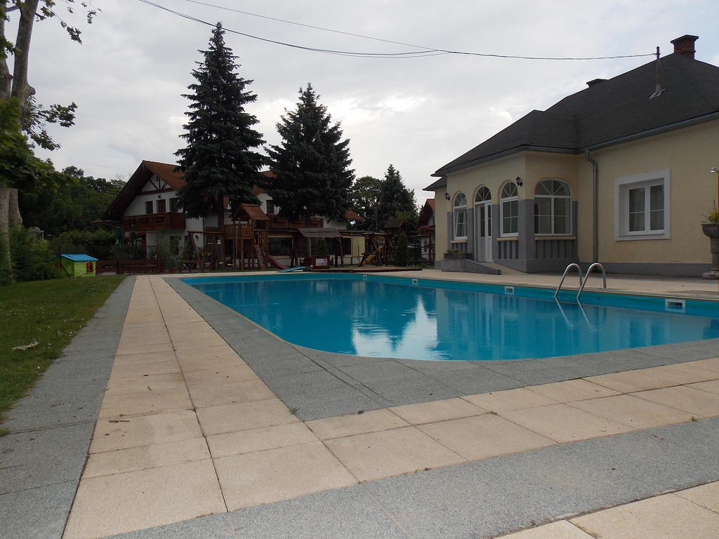 Hotel Family Balatonfoldvar Exterior photo