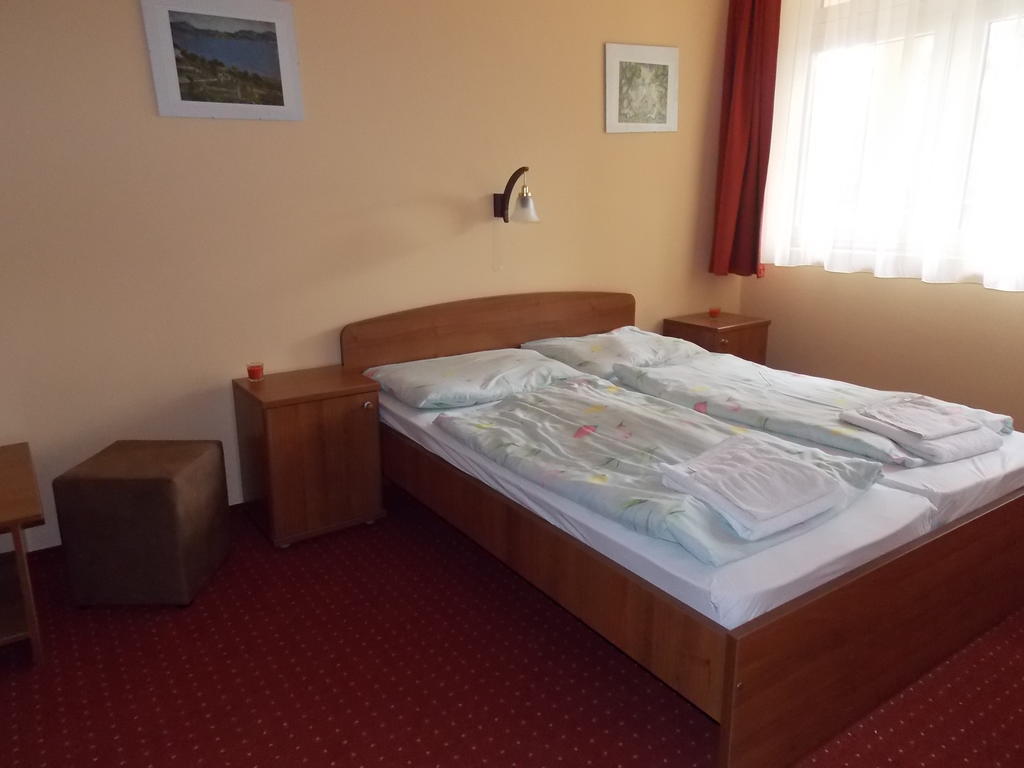 Hotel Family Balatonfoldvar Exterior photo
